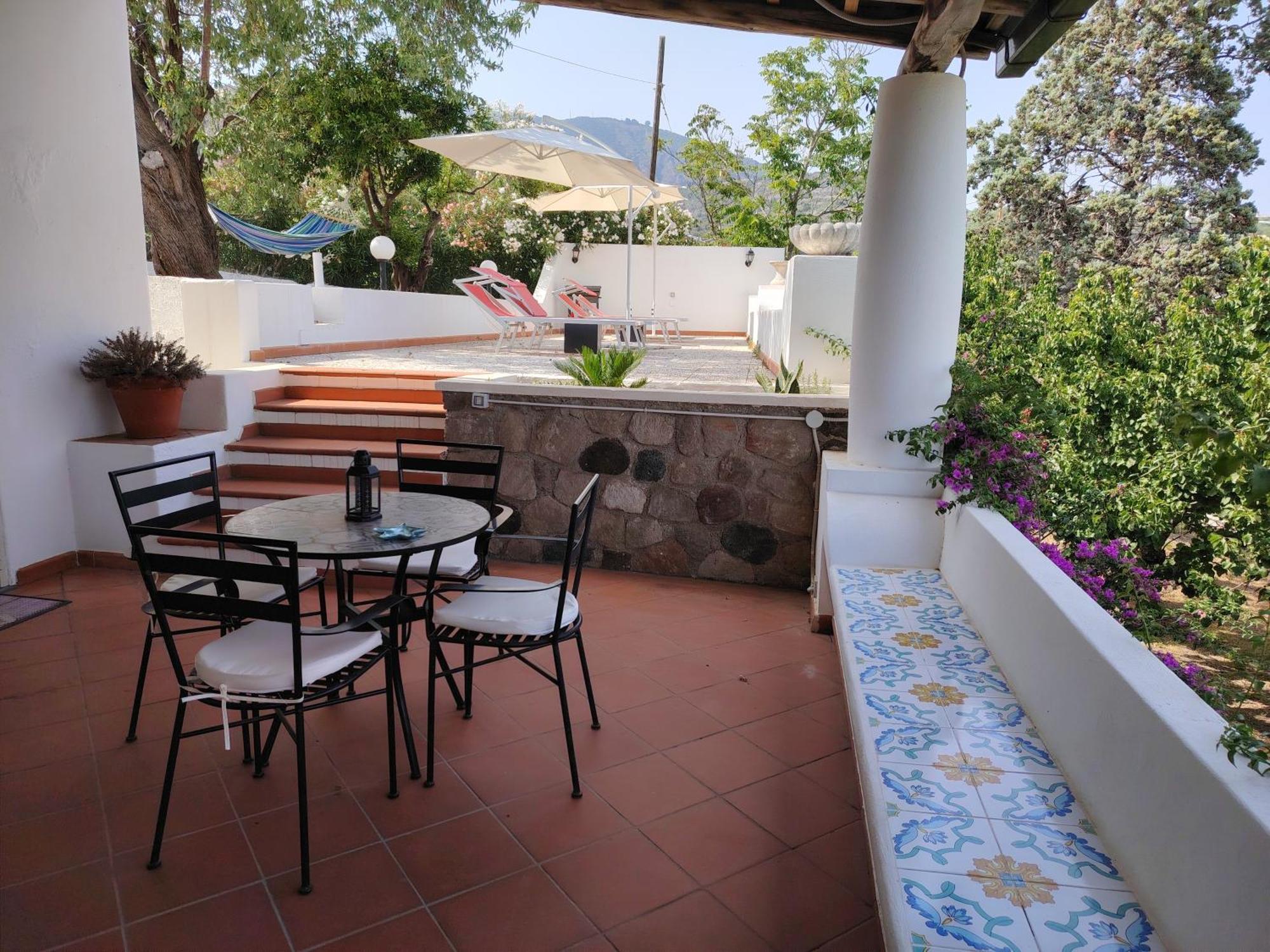 Villa La Milanina Lipari  Buitenkant foto